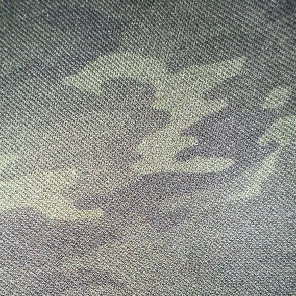 SPANX Black and Green Leggings Sleek Fit - Picture 2 of 2